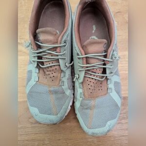 On Running Sneakers in Gray and Tan